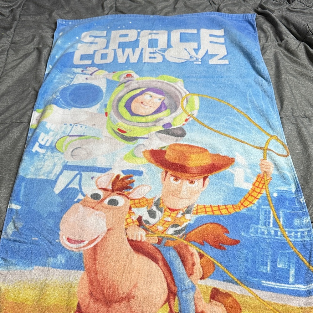 DISNEY PIXAR TOY STORY CLASSIC WOODY BUZZ BULLSEYE SPACE COWBOYZ‎ BEACH TOWEL